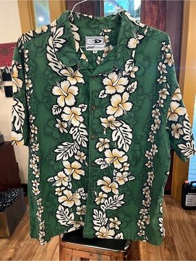 Good Vibes Green Floral Short-Sleeve Button-Down Shirt
